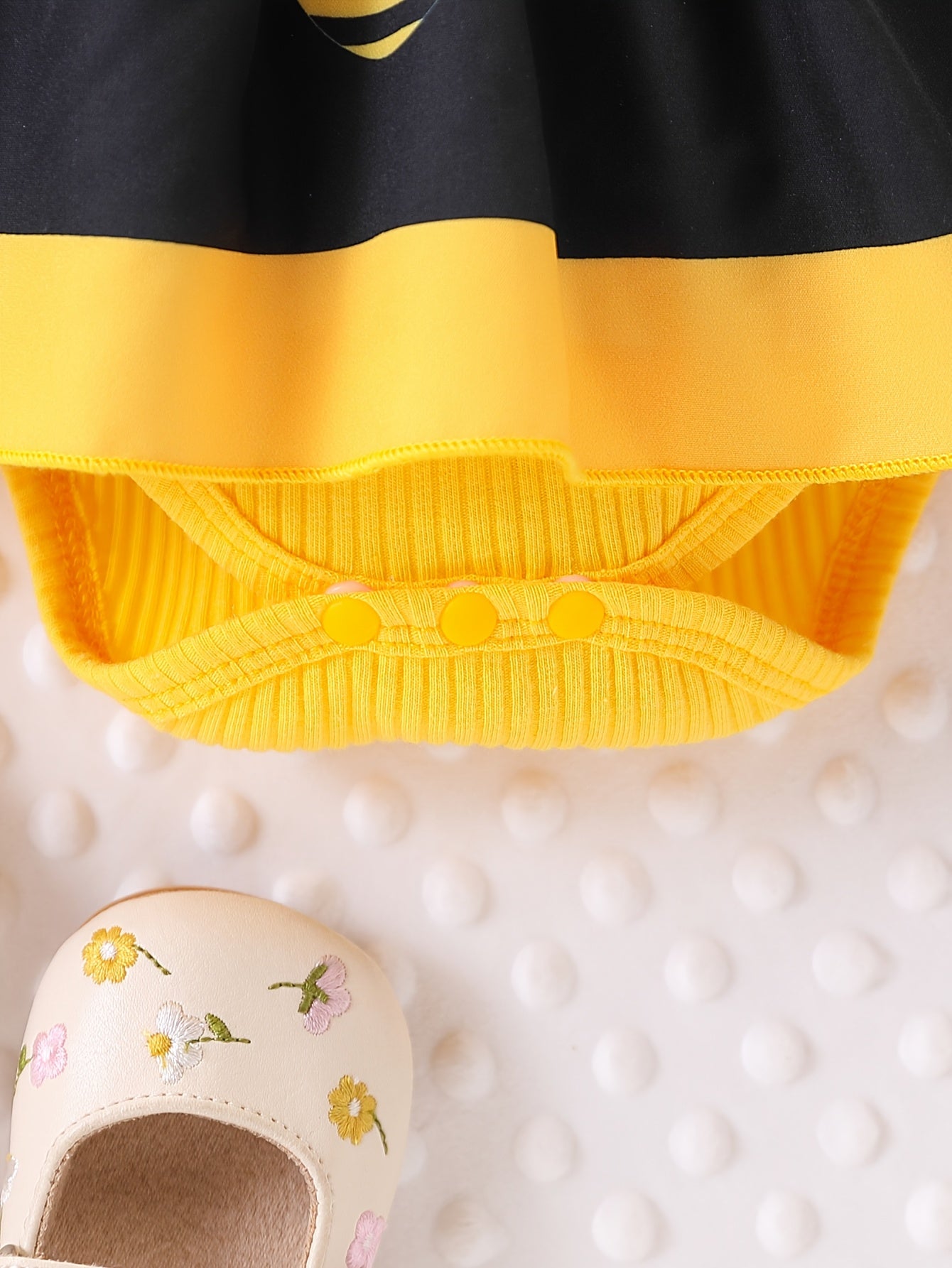 Newborn baby girl dress with bee
