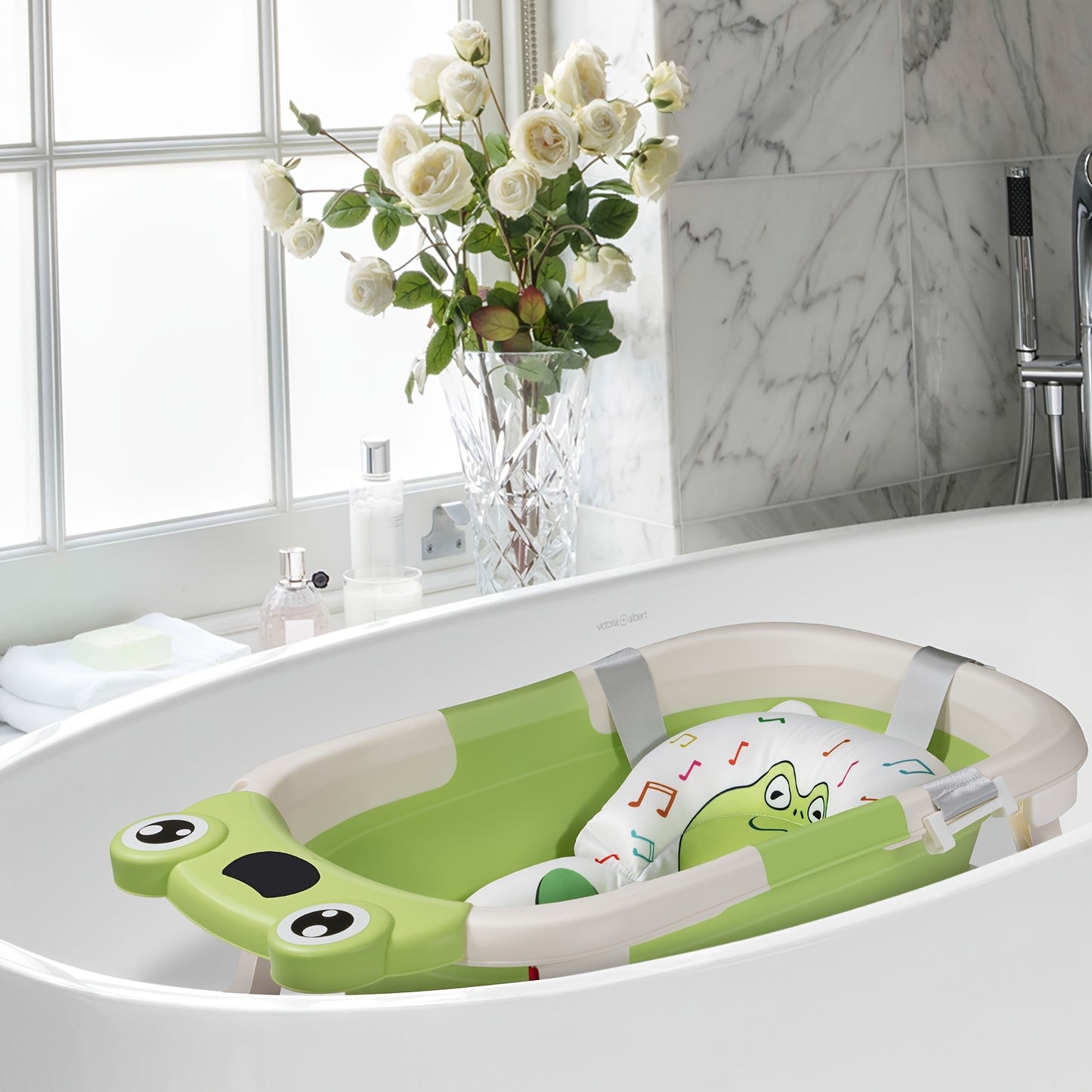 Collapsible Baby Bathtub with Baby Washcloth.,